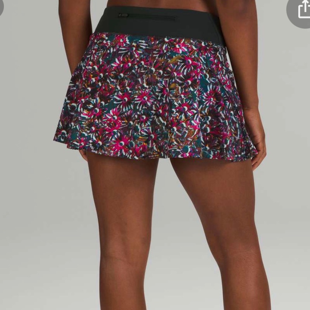 Lululemon Play Off the Pleats Mid- Rise Skirt